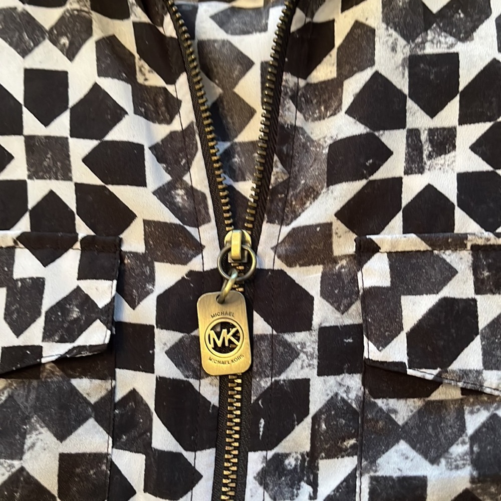 Michael Michael Kors Top size Medium in EUC. Gold hardware. Beautiful! - Picture 8 of 9